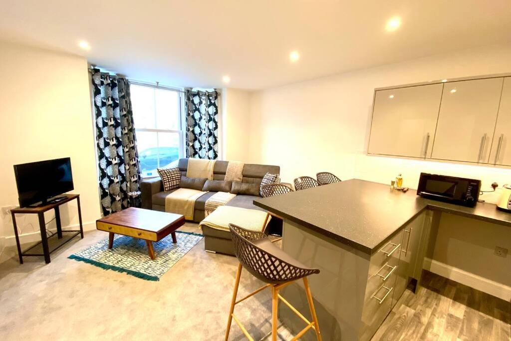 Stunning New Apartment Set In St Leonards On Sea Hollington  Экстерьер фото