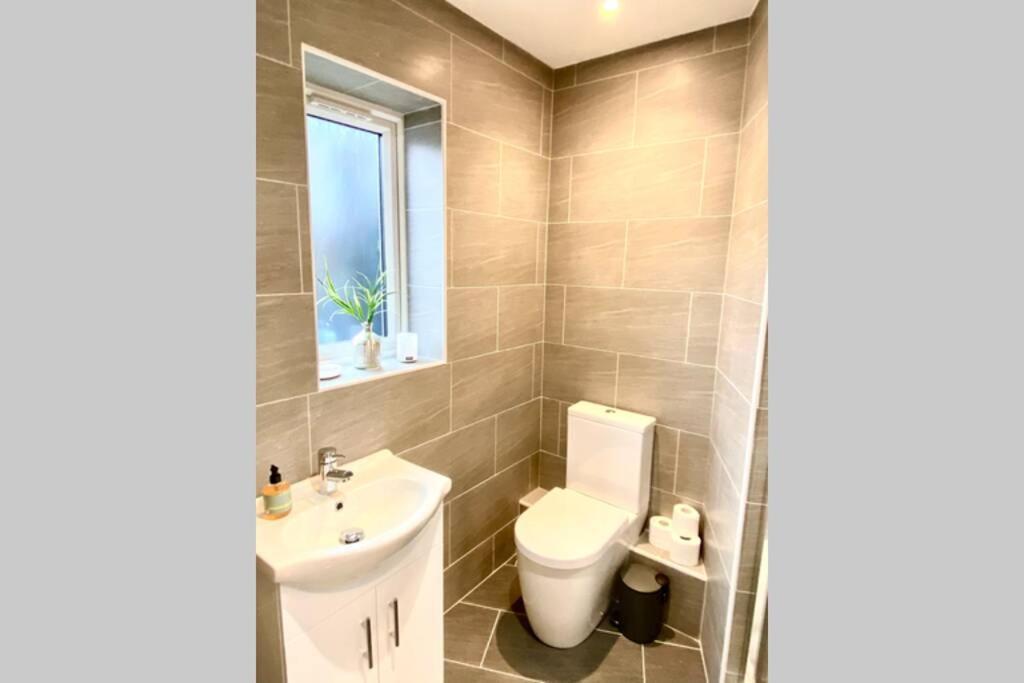 Stunning New Apartment Set In St Leonards On Sea Hollington  Экстерьер фото