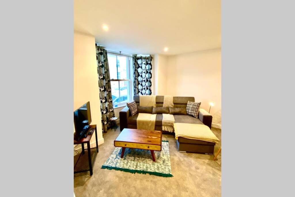 Stunning New Apartment Set In St Leonards On Sea Hollington  Экстерьер фото